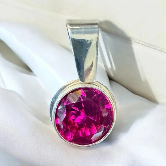Extraordinary Natural Pinkish-Red Sapphire Sterling Silver Pendant - Picture 11 of 15